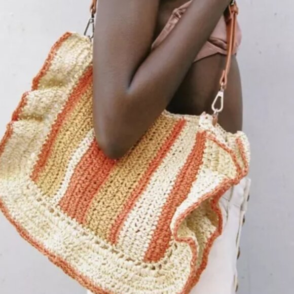 ZARA CROCHET BUCKET BAG with SHOULDER STRAP - LIKE NEW - Picture 4 of 5